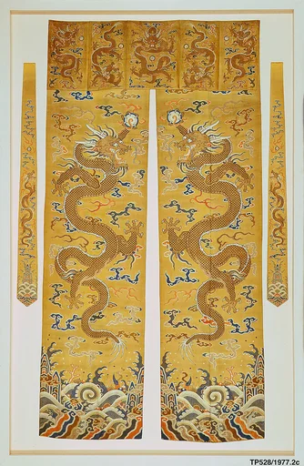 清康熙 妝花龍紋門簾|Door valance and side panels with dragons