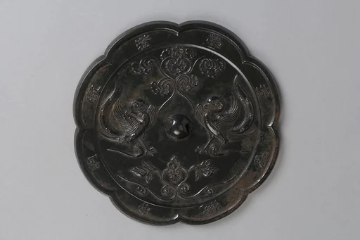 唐 雙鵉花枝紋銅鏡|Mirror with paired birds and floral designs
