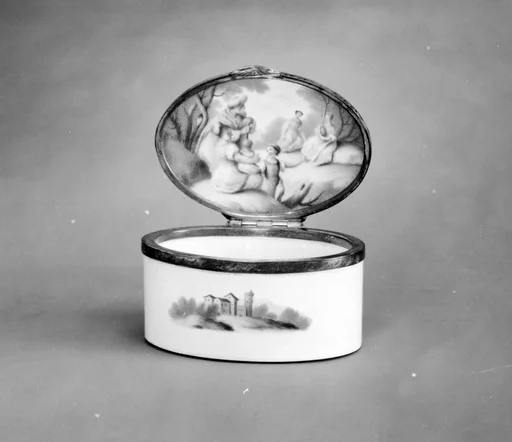 Snuffbox