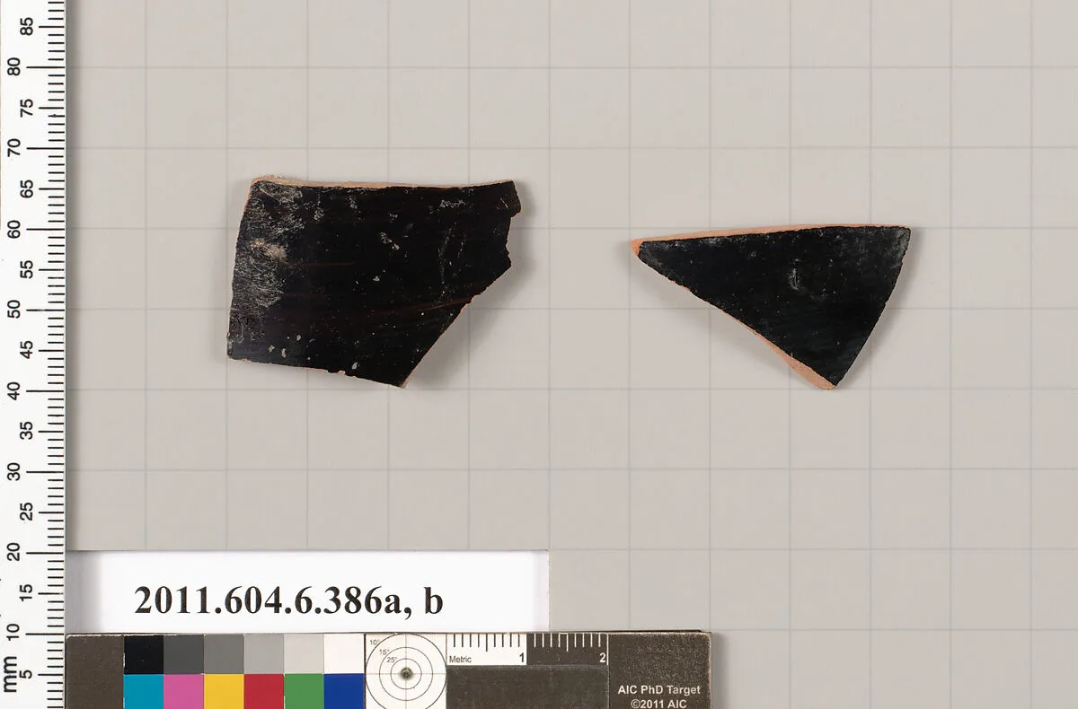 Terracotta fragments of closed shapes — Unknown