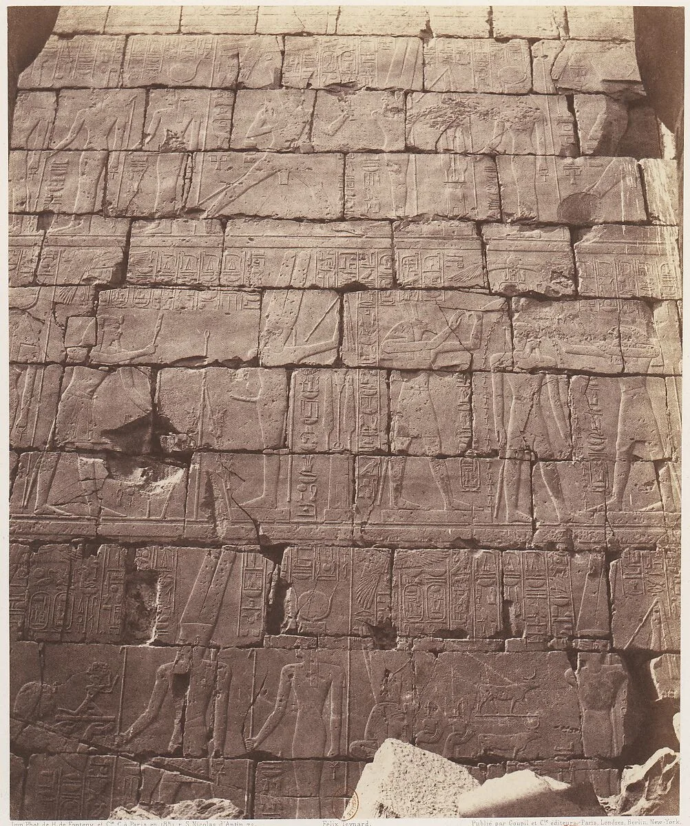 Karnak (Thèbes), Palais - Salle Hypostyle - Décoration de la Paroi Intérieure au Point L — Félix Teynard|Imprimerie Photographique de H. de Fonteny et Cie