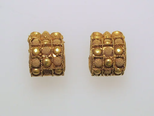 Earring, baule type