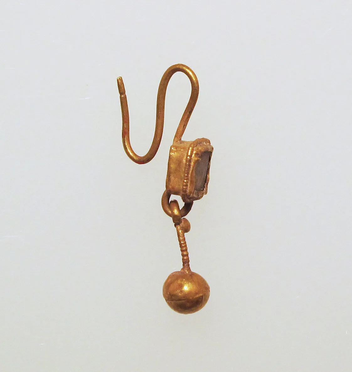 Earring-hook type with pendant — Unknown