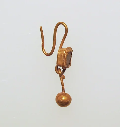 Earring-hook type with pendant