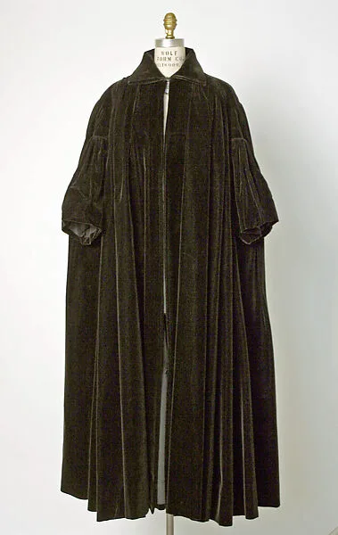 Evening coat — Cristobal Balenciaga|House of Balenciaga