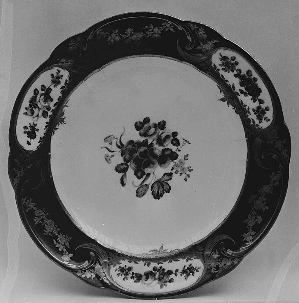 Plate (assiette à palmes) (1 of 102) (part of a service) — Sèvres Manufactory|Dominique Joffroy