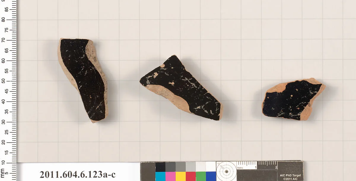 Terracotta fragments of closed shapes — Unknown