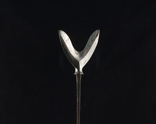 Arrowhead (<i>Yanone</i>)