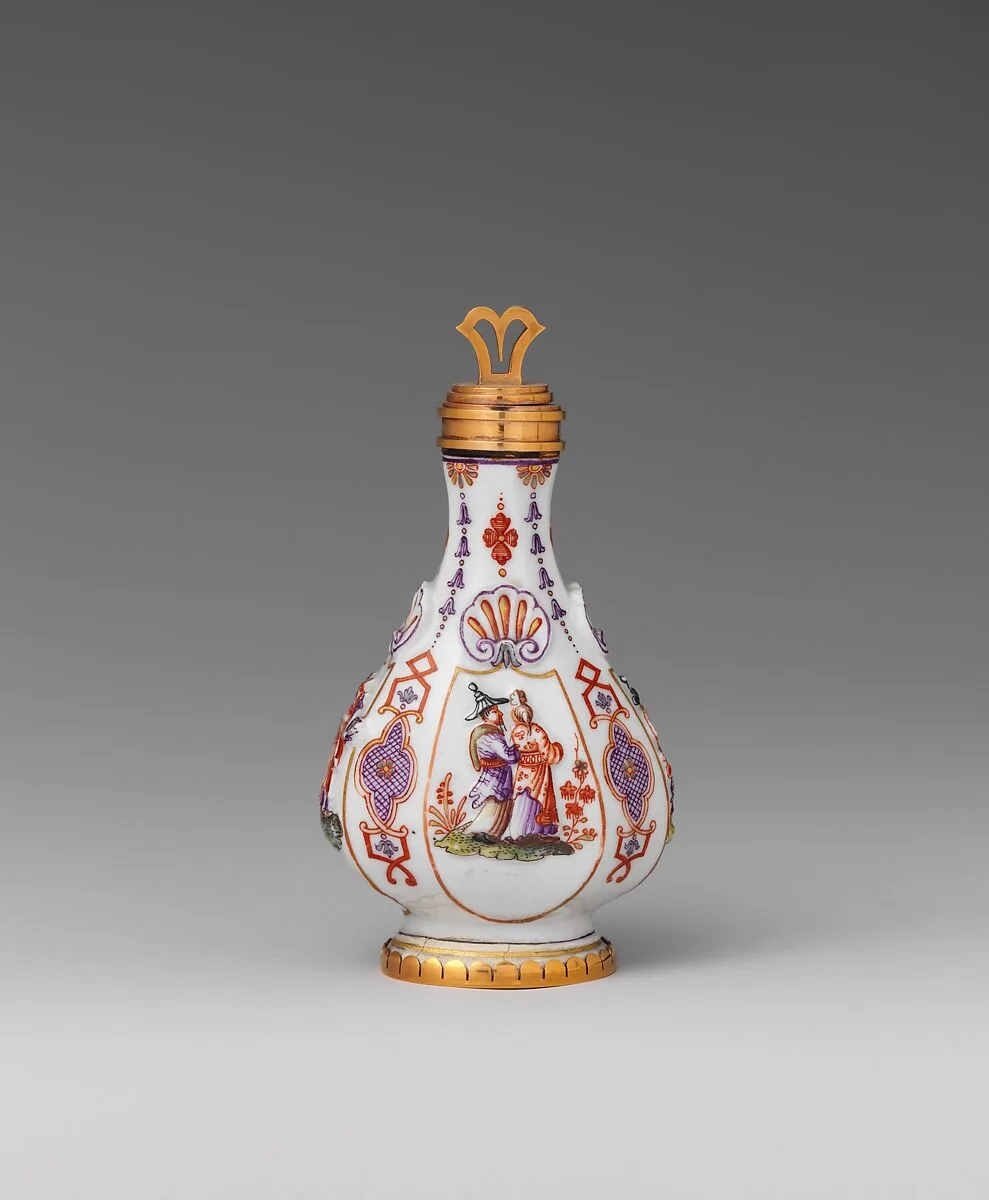 Scent bottle — Vienna|Claudius Innocentius Du Paquier period