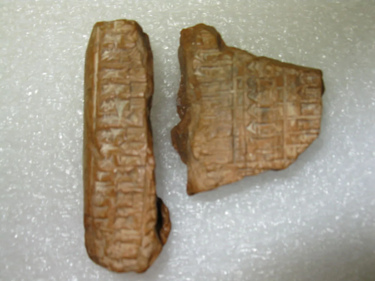 Cuneiform tablet: fragment of an astronomical table (?) — Unknown