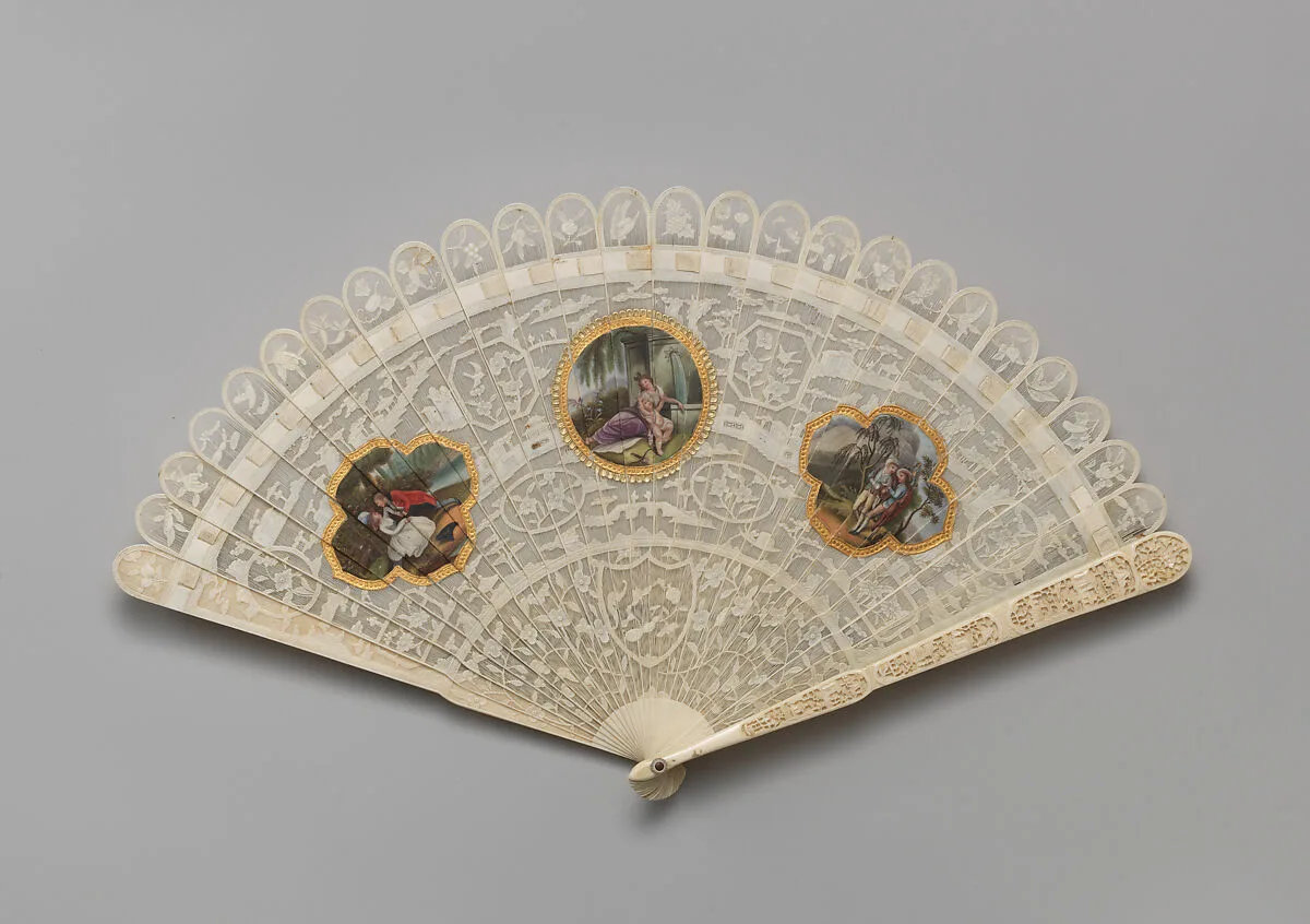 Brisé fan, with representations of pastoral scenes flanking Venus and Cupid — Unknown