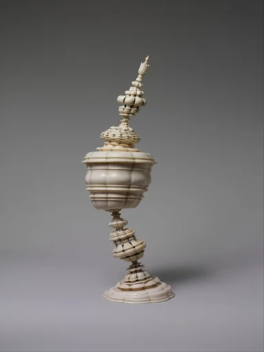 Standing cup