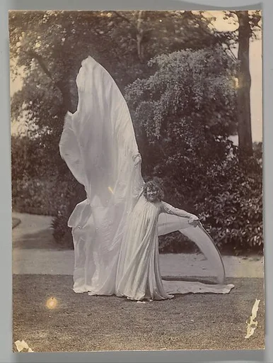 Loie Fuller Dancing