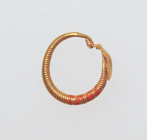Earring with plain loop and disc