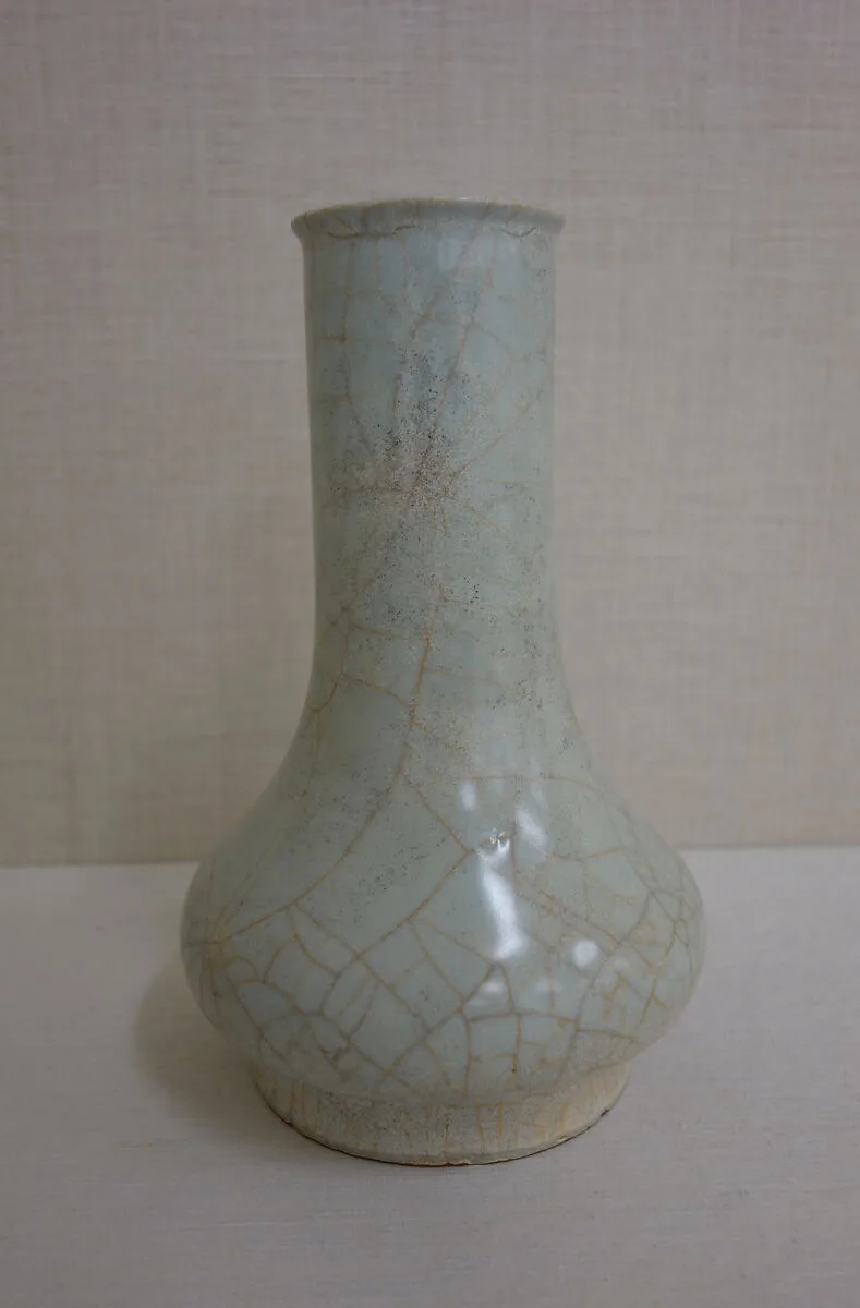 南宋 官窯青瓷直頸瓶|Vase — Unknown