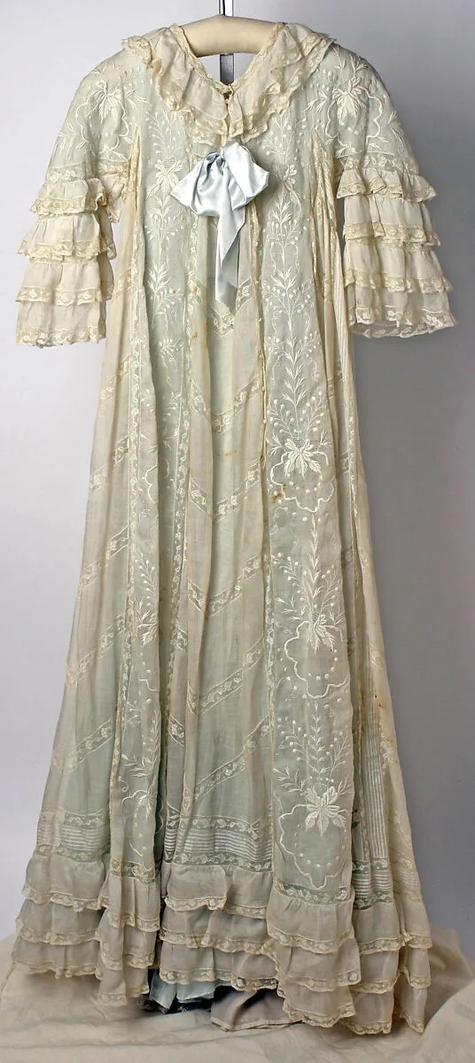 Tea gown — Unknown