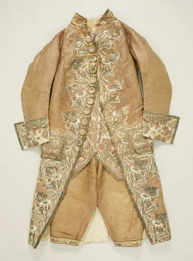 Court ensemble