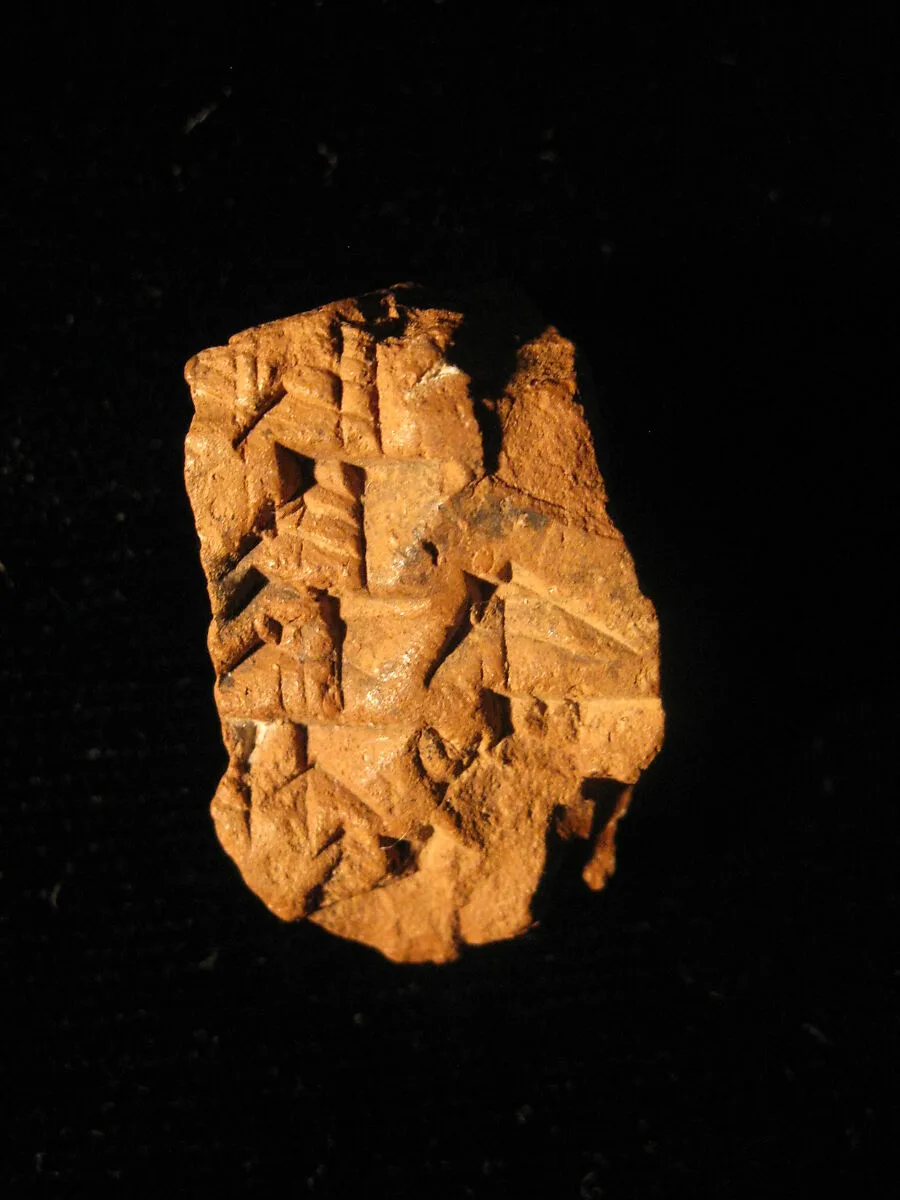 Cuneiform tablet: unidentified fragment — Unknown