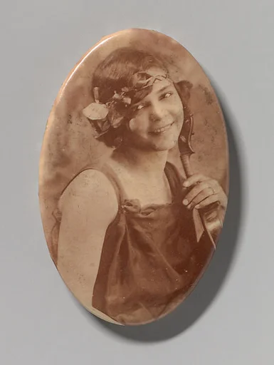 [Flapper with Fiddle]