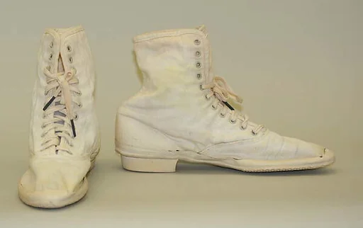Athletic shoes