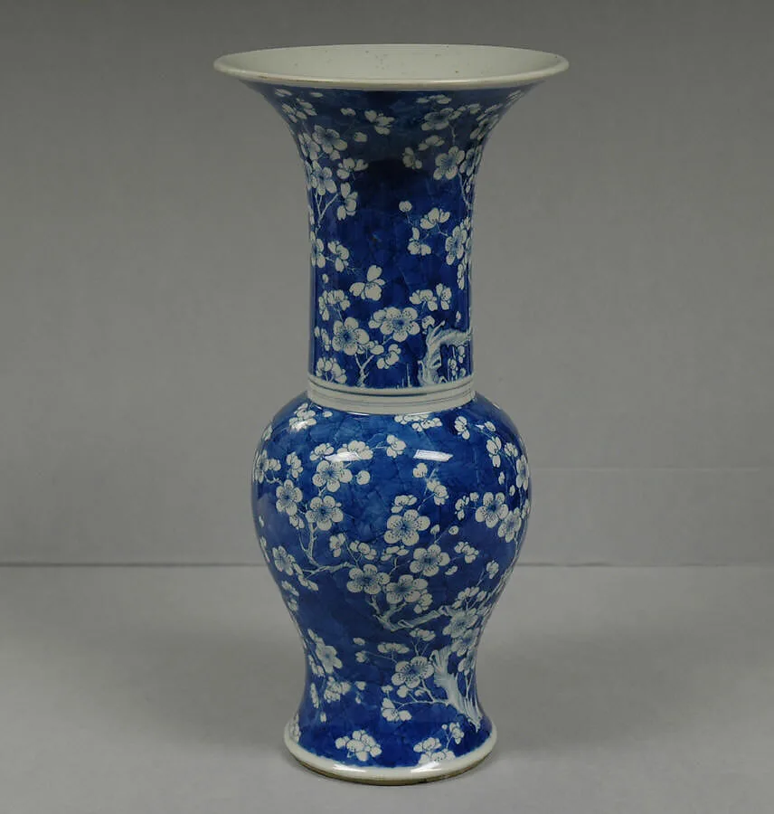清康熙 景德鎮窯青花冰梅紋瓶|Vase decorated with blossoming plum — Unknown