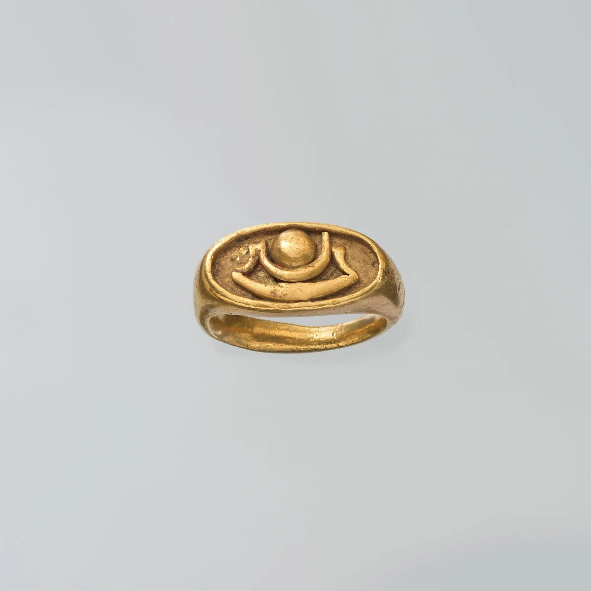 Gold finger ring — Unknown
