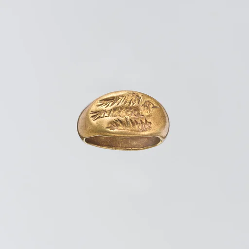 Gold ring engraved with a bird
