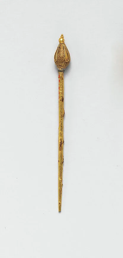 Gold pin — Unknown