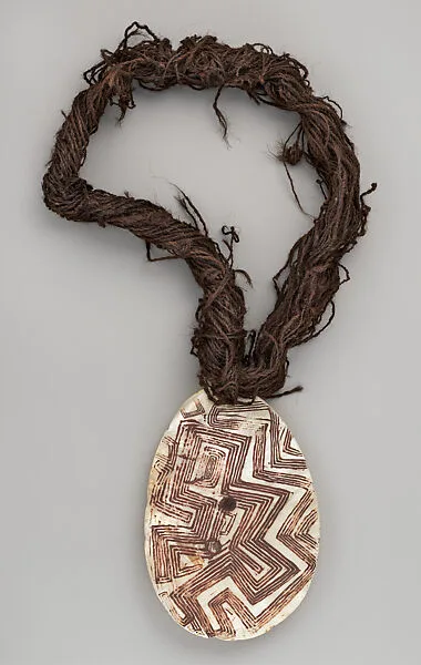 Engraved pearl shell and hair-string belt (riji, or jakoli, longkalongka) — Unknown