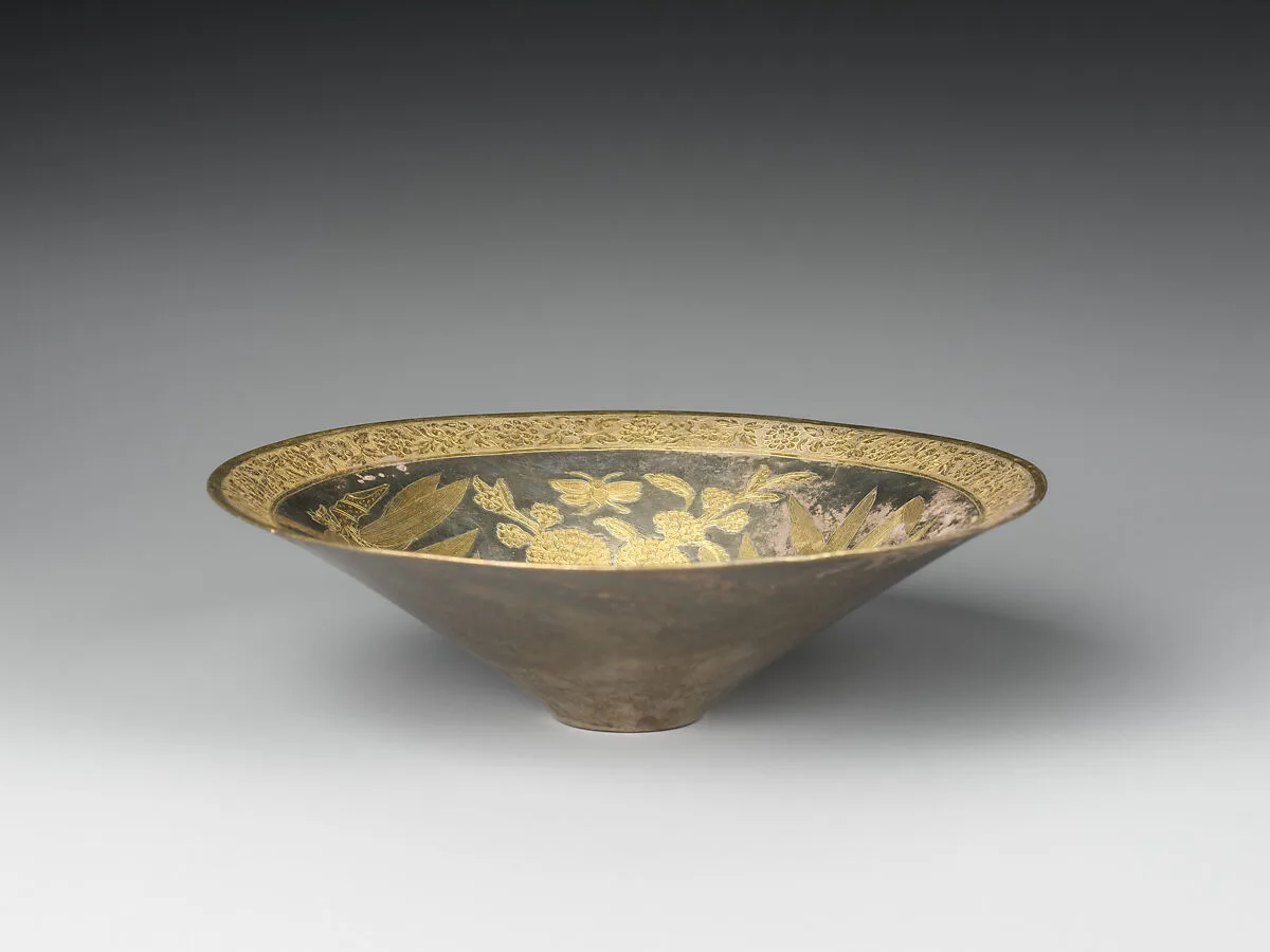 南宋至元 銀鎏金花鳥紋茶盞及盞托|Conical bowl with flowers and birds (one from a set) — Unknown
