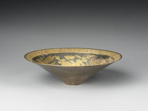 南宋至元 銀鎏金花鳥紋茶盞及盞托|Conical bowl with flowers and birds (one from a set)