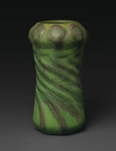 Vase with poppy seed pods