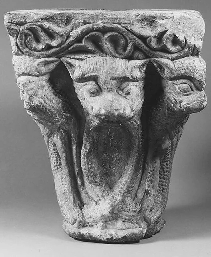 Capital with Engaged Impost