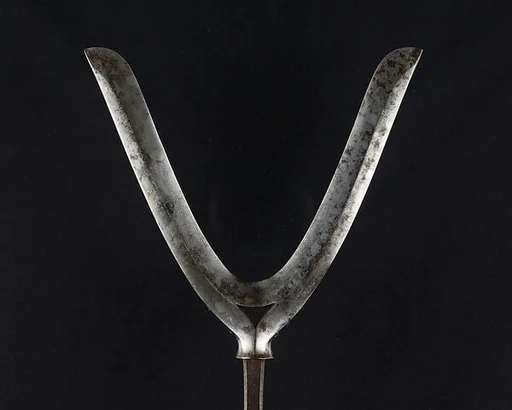 Arrowhead (<i>Yanone</i>)