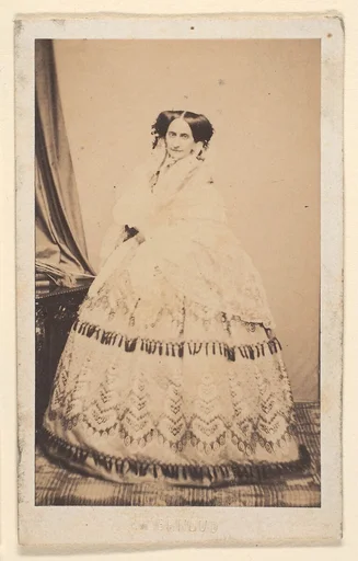 [La Comtesse in Lace Shawl]