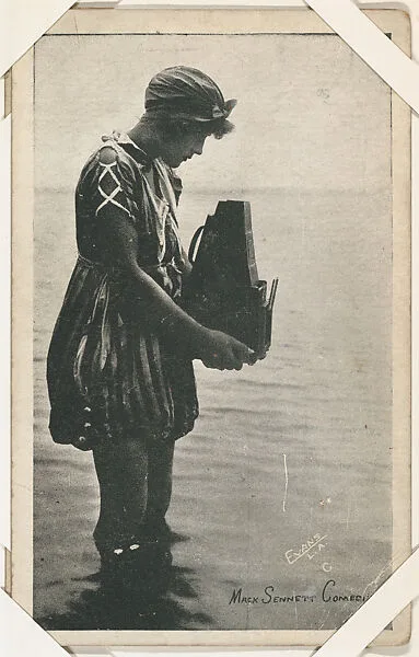 Bathing beauty with hand-held camera from Mack Sennett Comedies Arcade series (W423) — Unknown