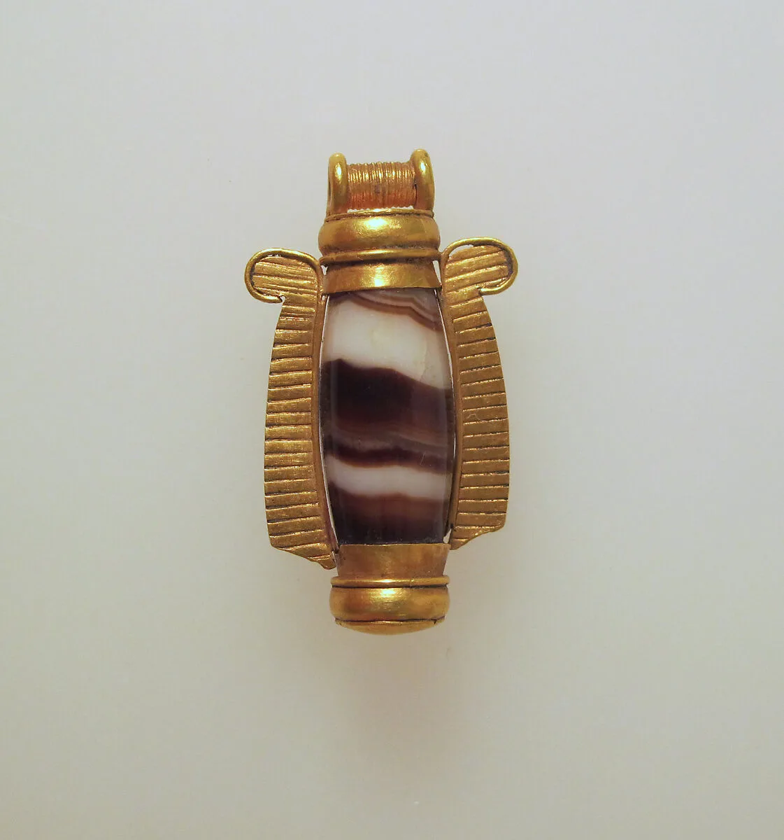 Pendant with agate bead — Unknown