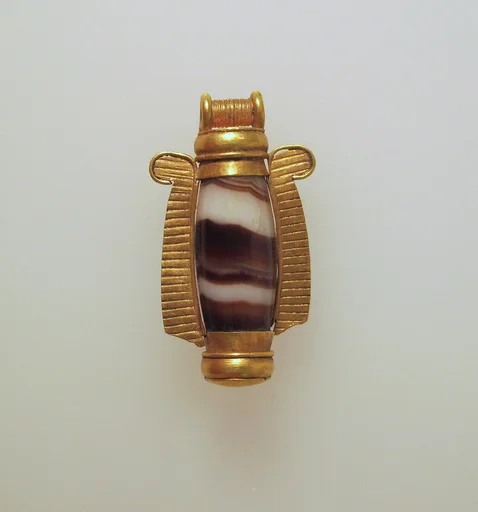 Pendant with agate bead