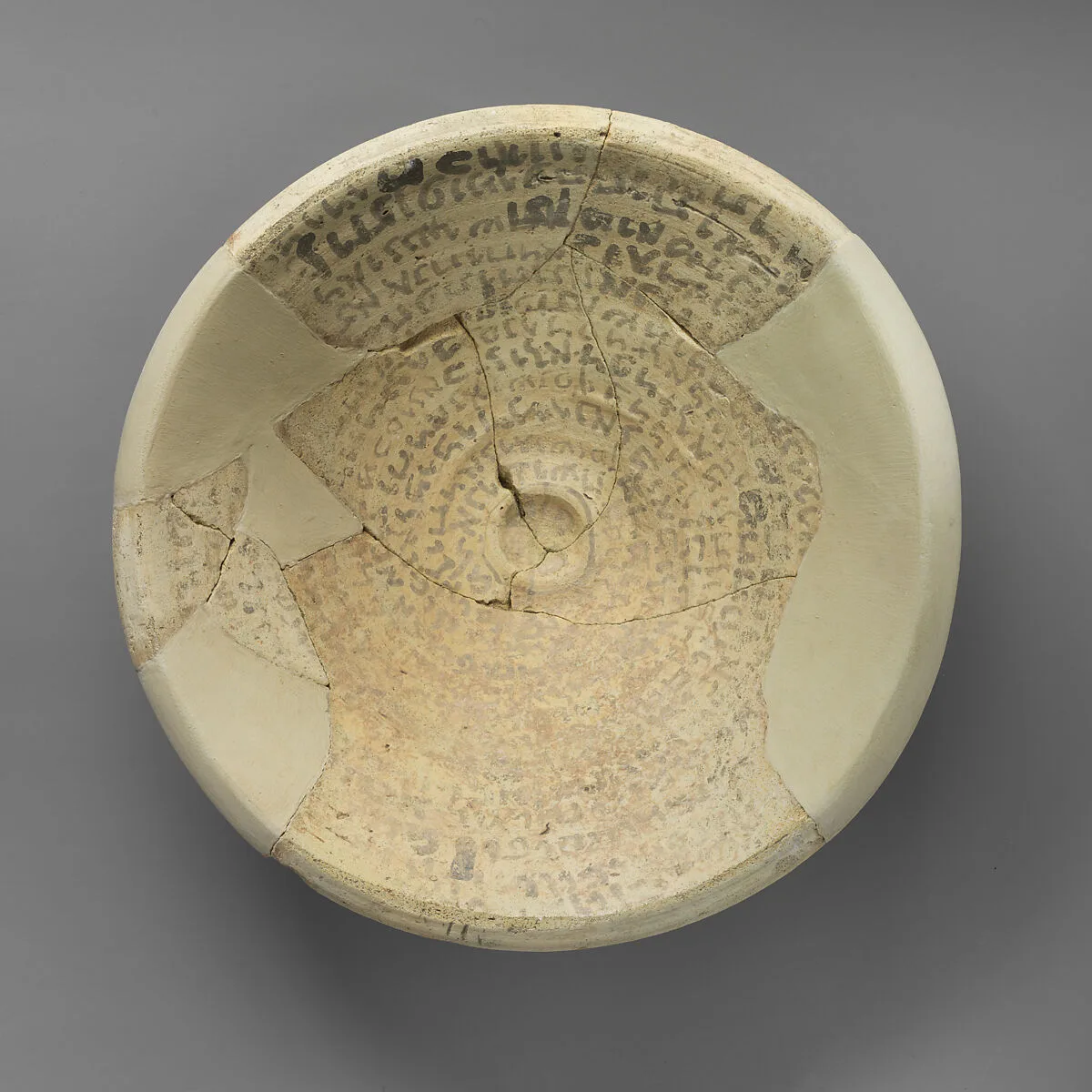 Incantation bowl with Aramaic inscription — Unknown