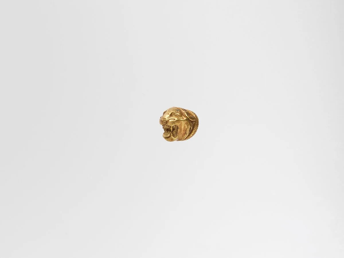 Gold head of a lion — Unknown