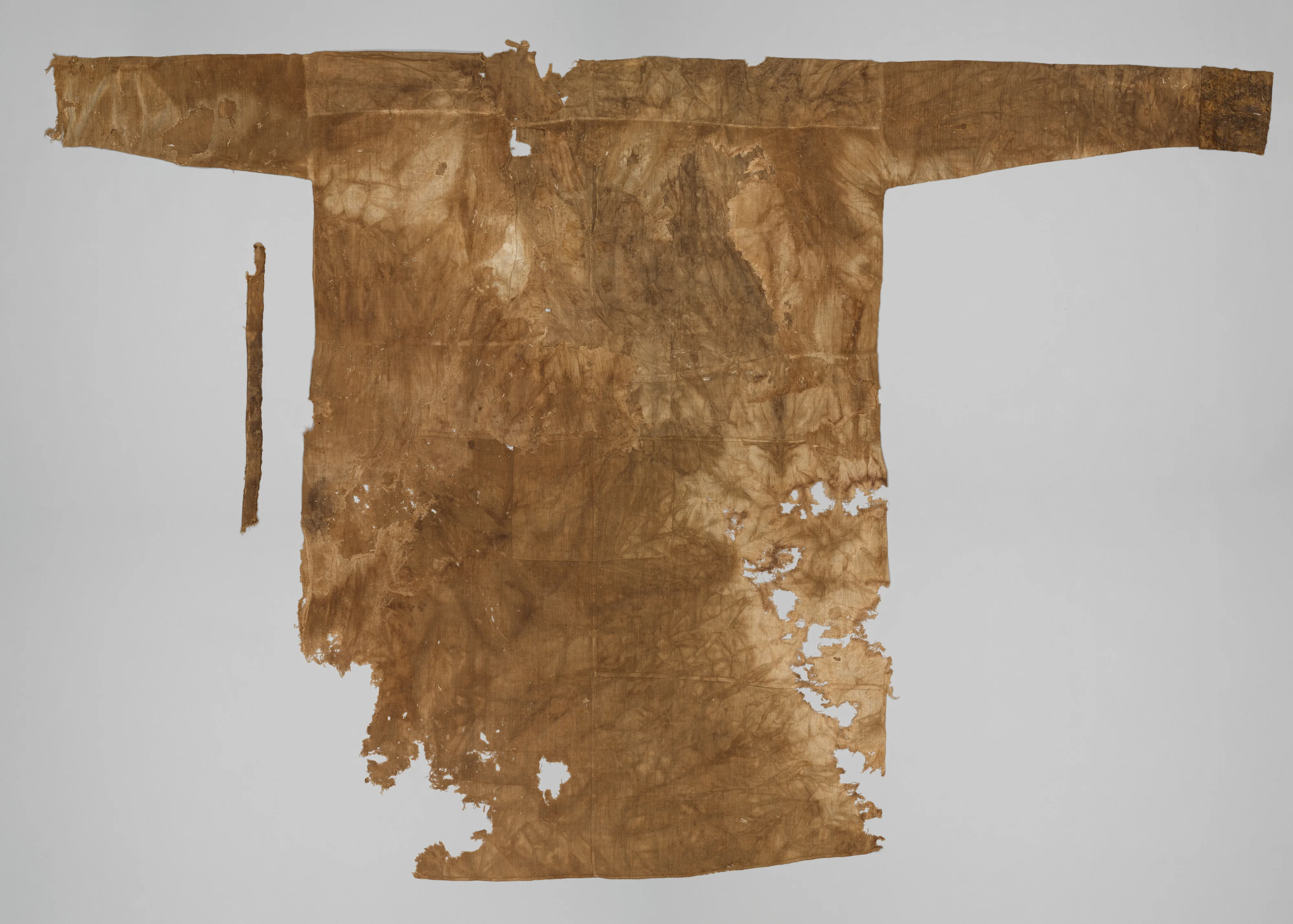 Women’s linen and silk-trimmed upper body garment (tunic) — Unknown