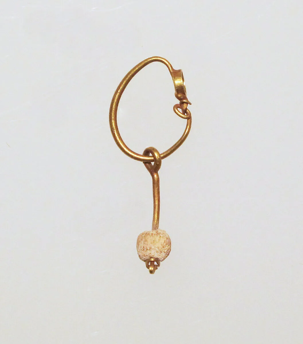 Gold earring with pearl pendant — Unknown