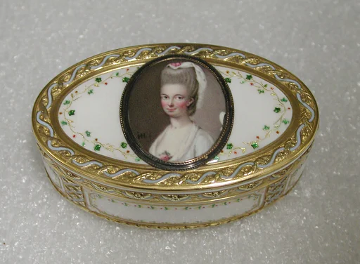 Snuffbox with portrait of a woman