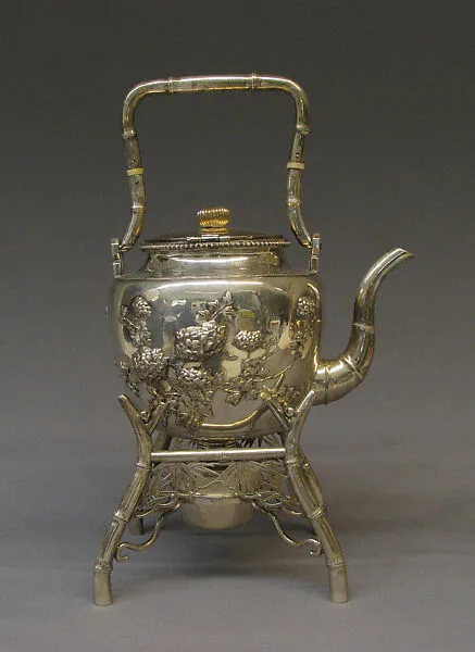 Teakettle and spirit lamp with stand — Te Chi