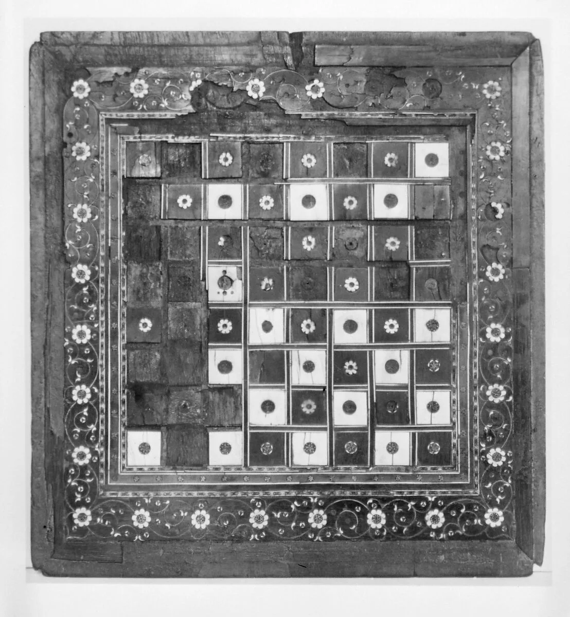 Chess and goose game board — Unknown