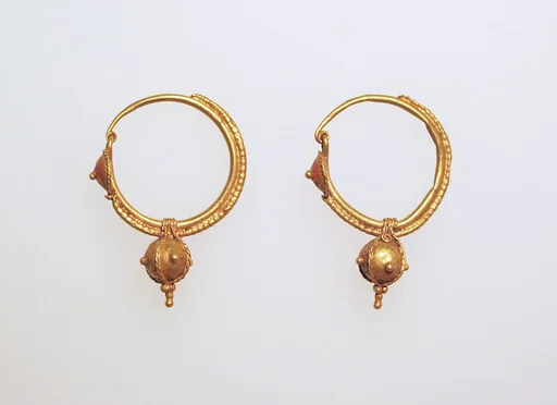 Earring with ball pendant