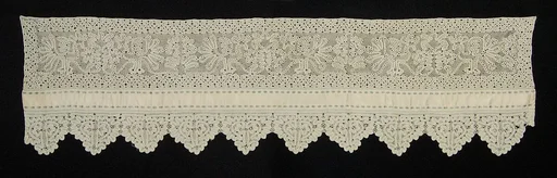 Bed curtain border