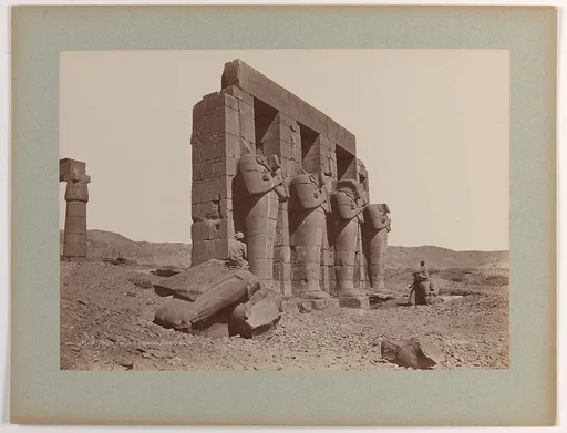 Thèbes, Temple de Ramasseum, Colosses brisés