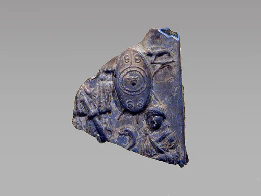 Glass plaque fragment depicting a trophy and captives