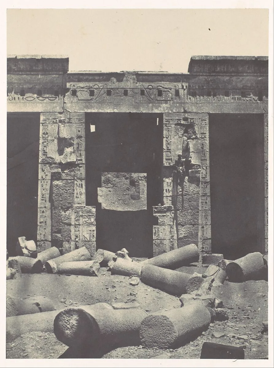 Thebes. Médinet-Habou. Partie orientale du Péristyle du Palais de Ramsès-Méiamoun — Maxime Du Camp|Imprimerie photographique de Blanquart-Évrard, à Lille